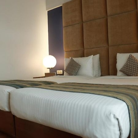 Yogi Executive, Navi Mumbai Hotel Kültér fotó