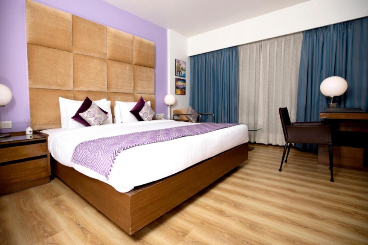 Yogi Executive, Navi Mumbai Hotel Kültér fotó