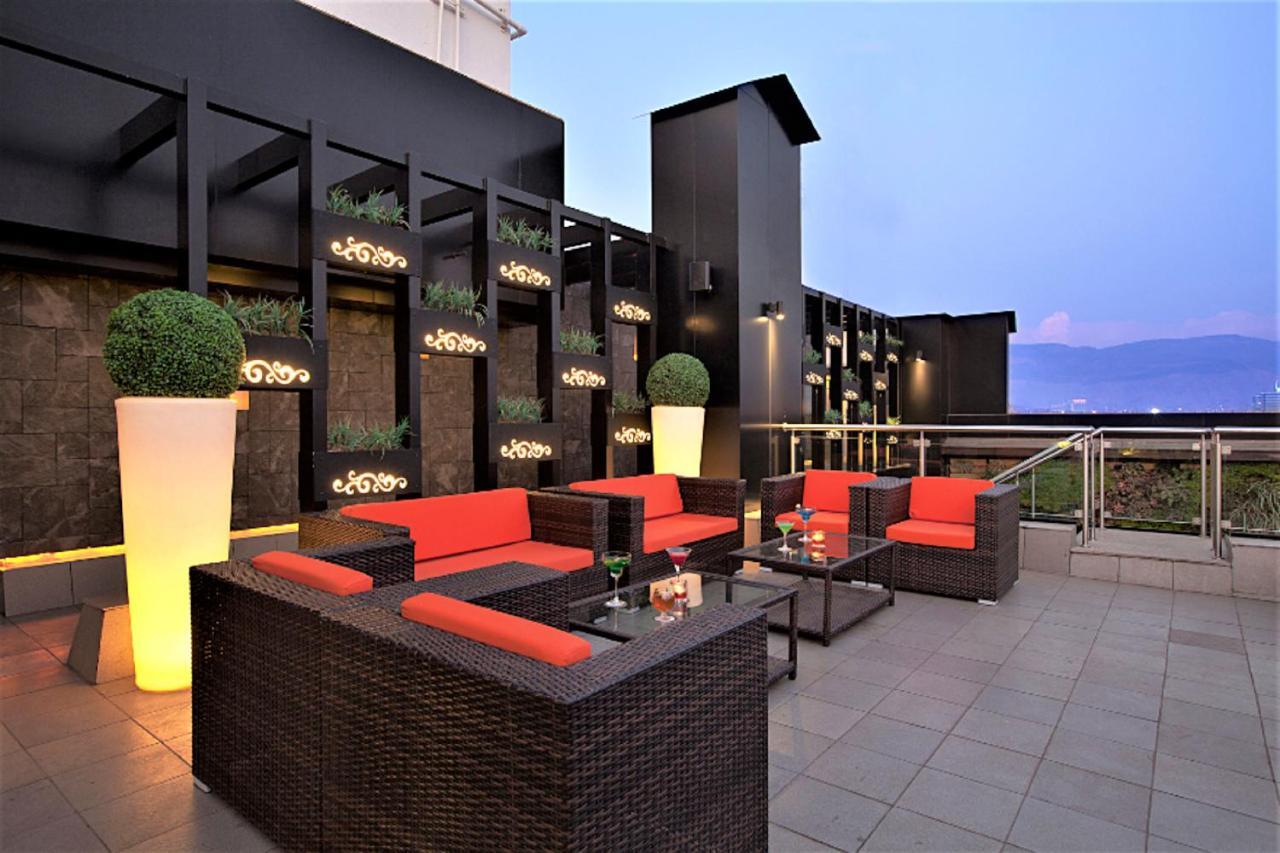 Yogi Executive, Navi Mumbai Hotel Kültér fotó