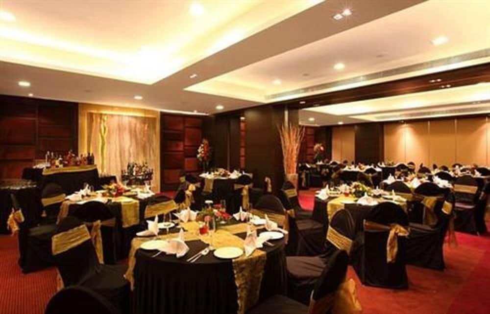 Yogi Executive, Navi Mumbai Hotel Kültér fotó