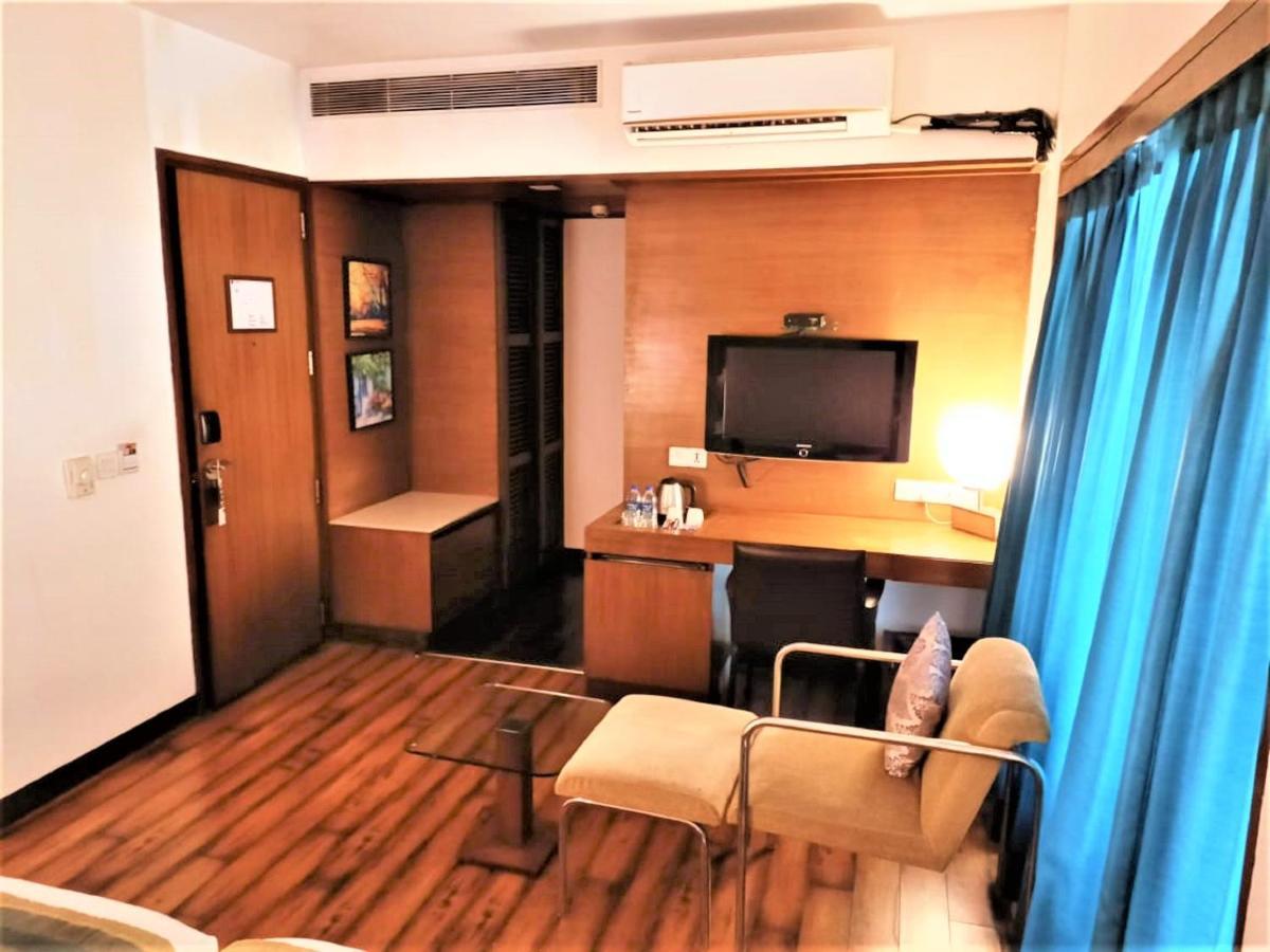 Yogi Executive, Navi Mumbai Hotel Kültér fotó