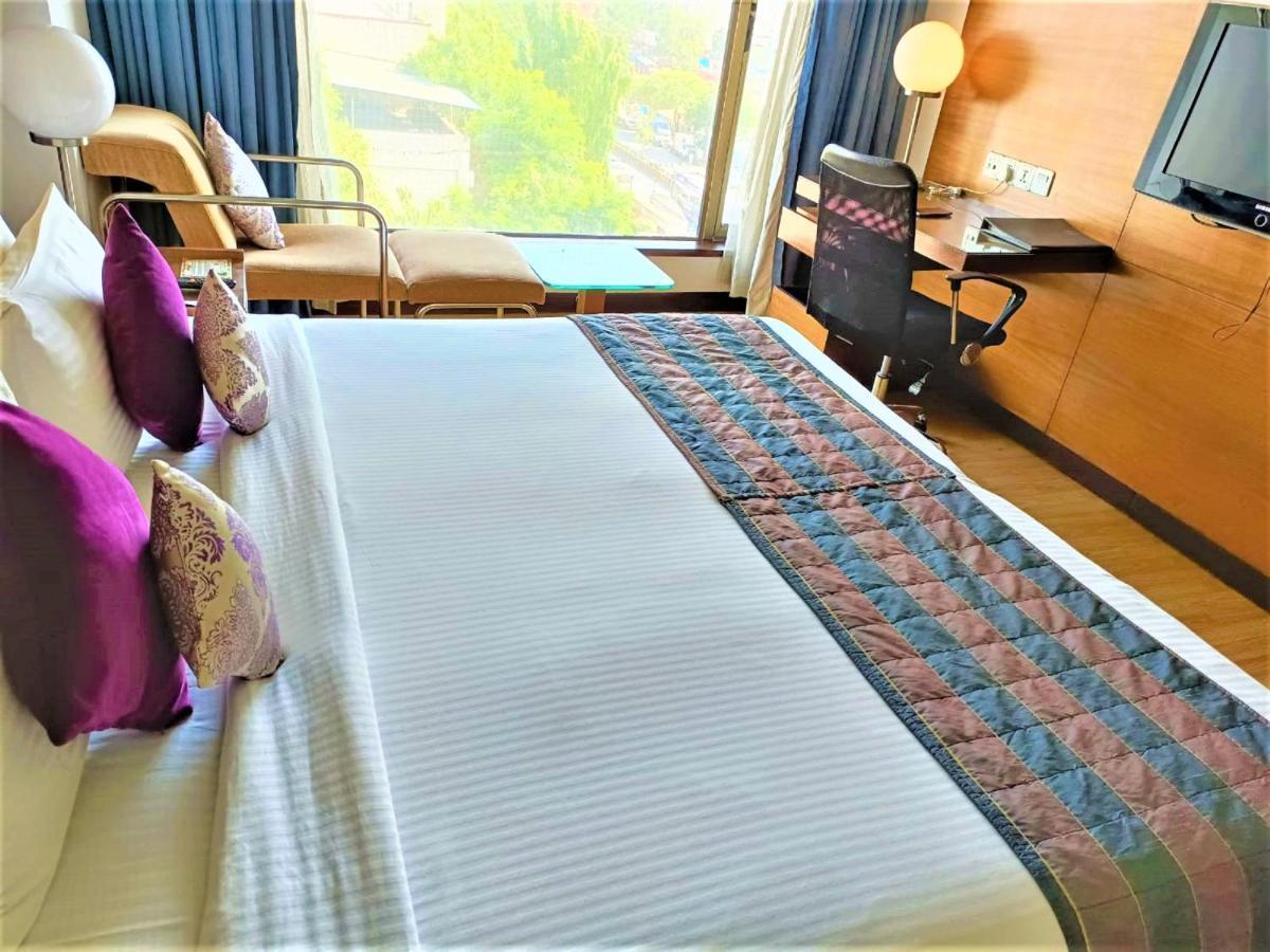 Yogi Executive, Navi Mumbai Hotel Kültér fotó