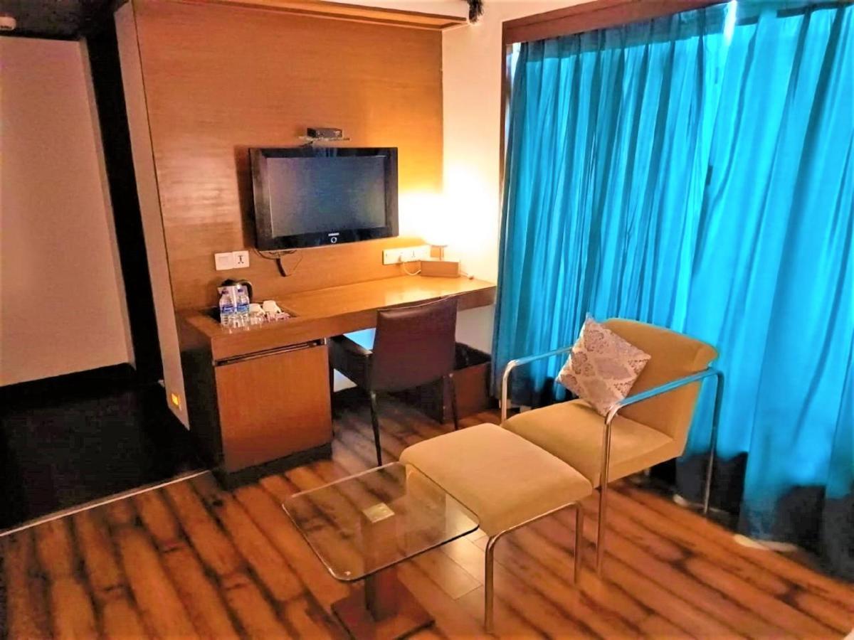 Yogi Executive, Navi Mumbai Hotel Kültér fotó
