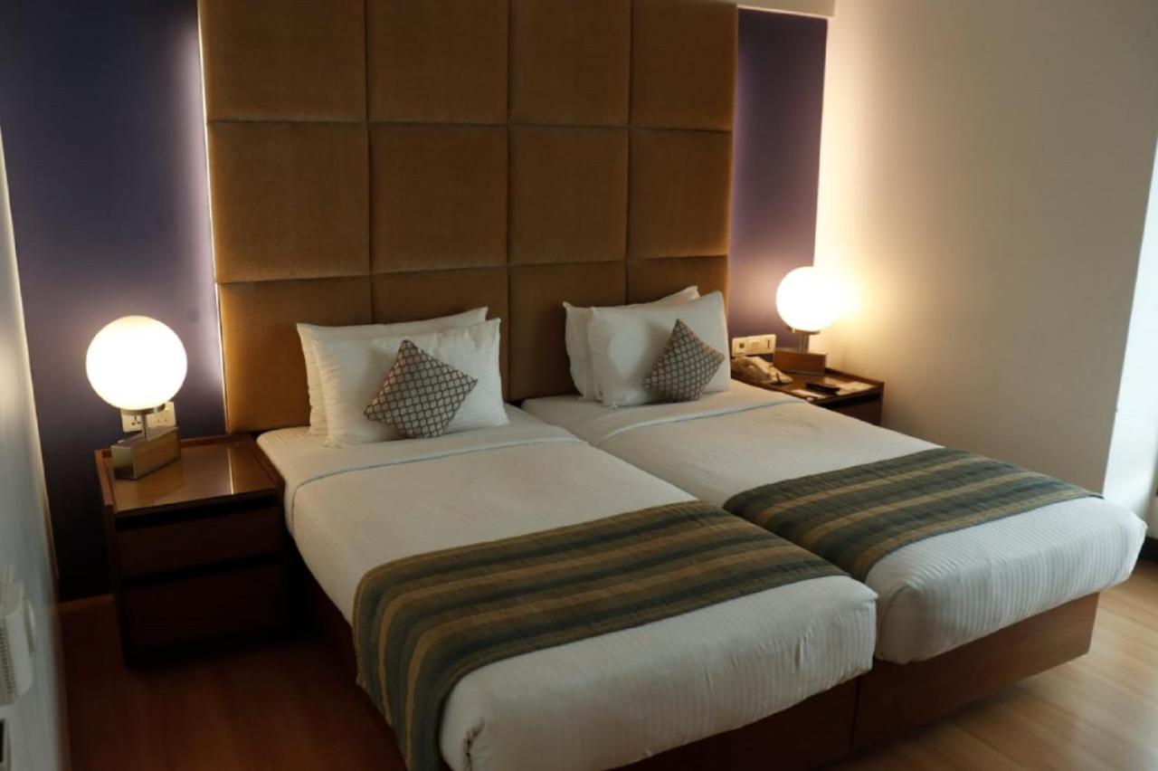 Yogi Executive, Navi Mumbai Hotel Kültér fotó