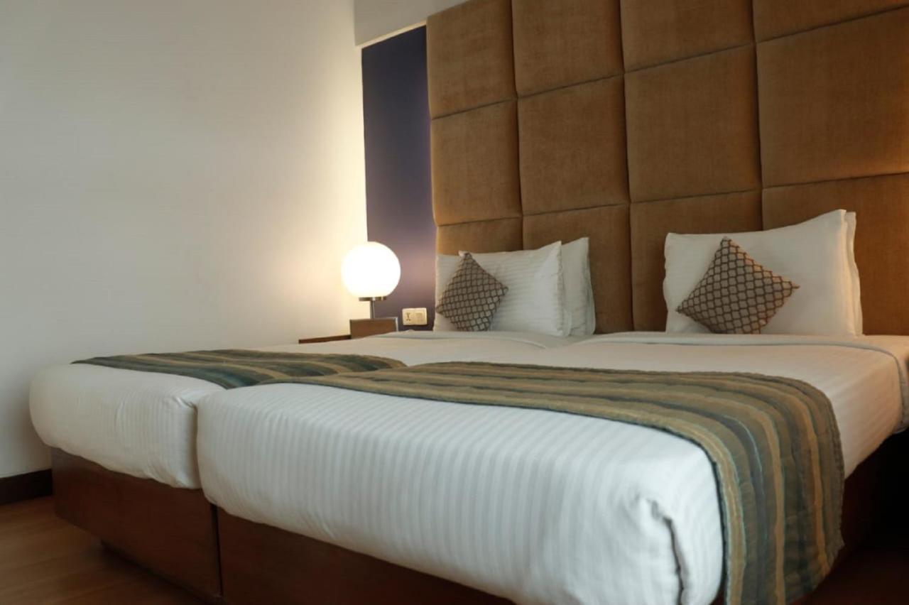 Yogi Executive, Navi Mumbai Hotel Kültér fotó