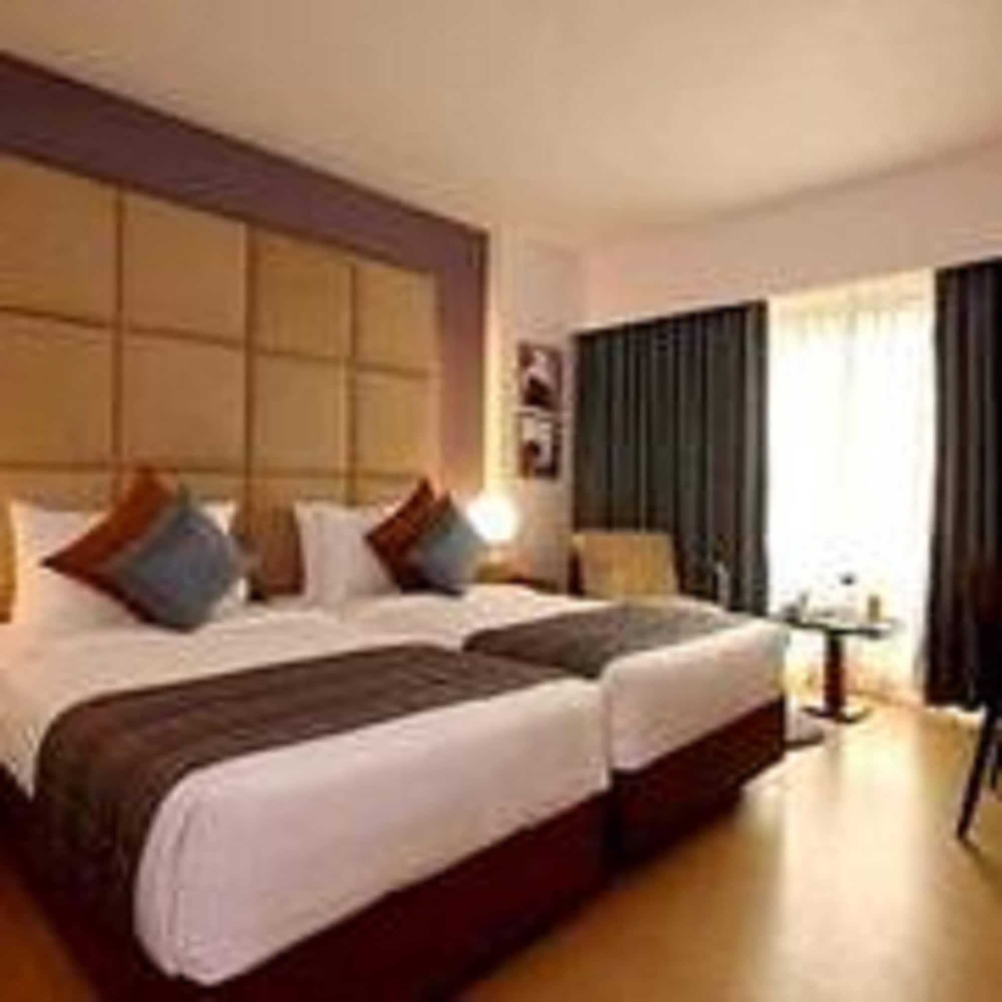 Yogi Executive, Navi Mumbai Hotel Kültér fotó
