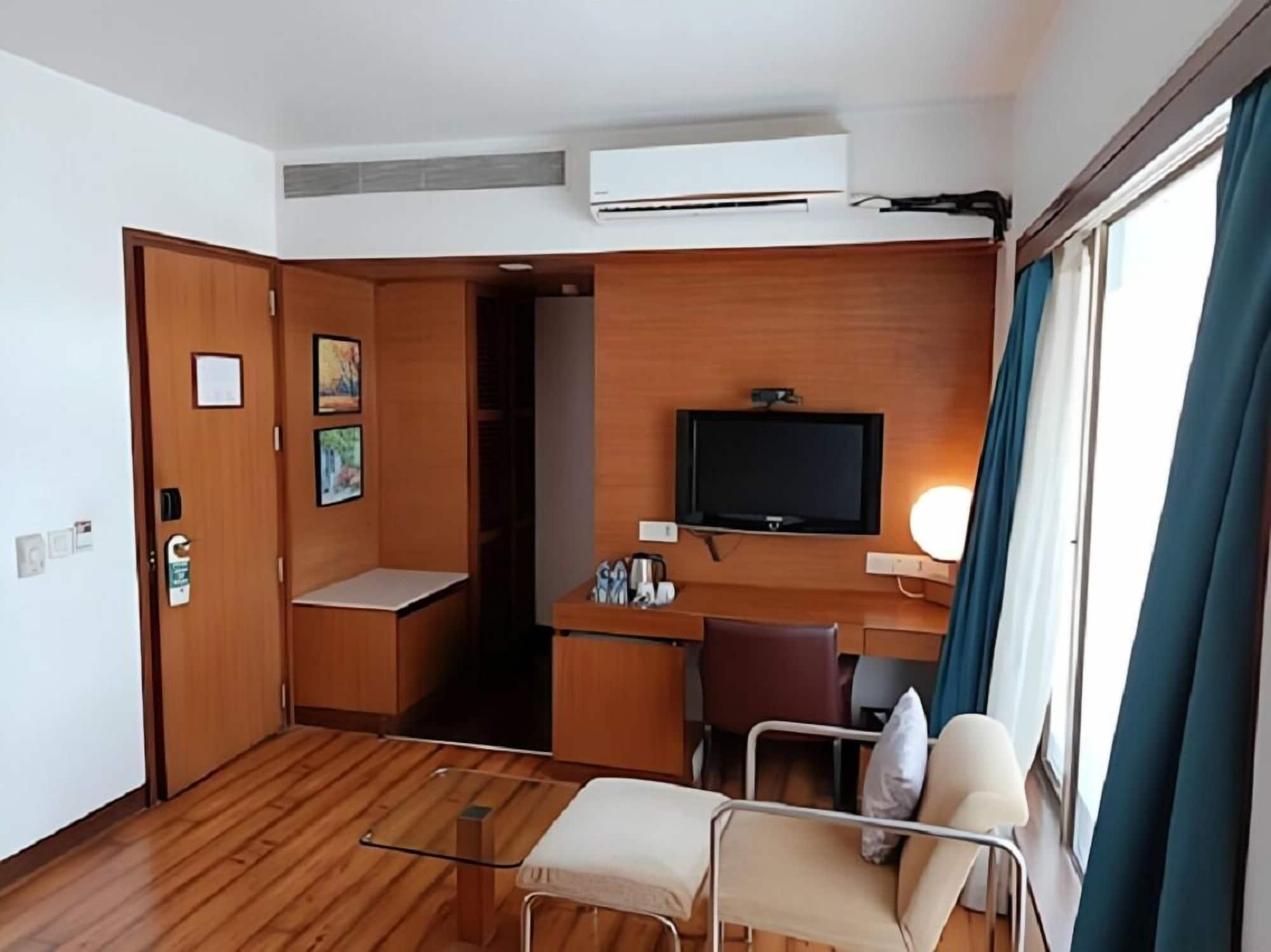 Yogi Executive, Navi Mumbai Hotel Kültér fotó
