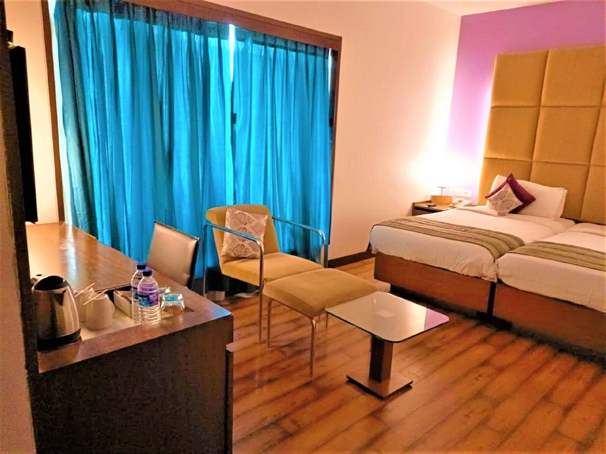 Yogi Executive, Navi Mumbai Hotel Kültér fotó