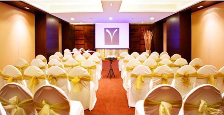 Yogi Executive, Navi Mumbai Hotel Kültér fotó