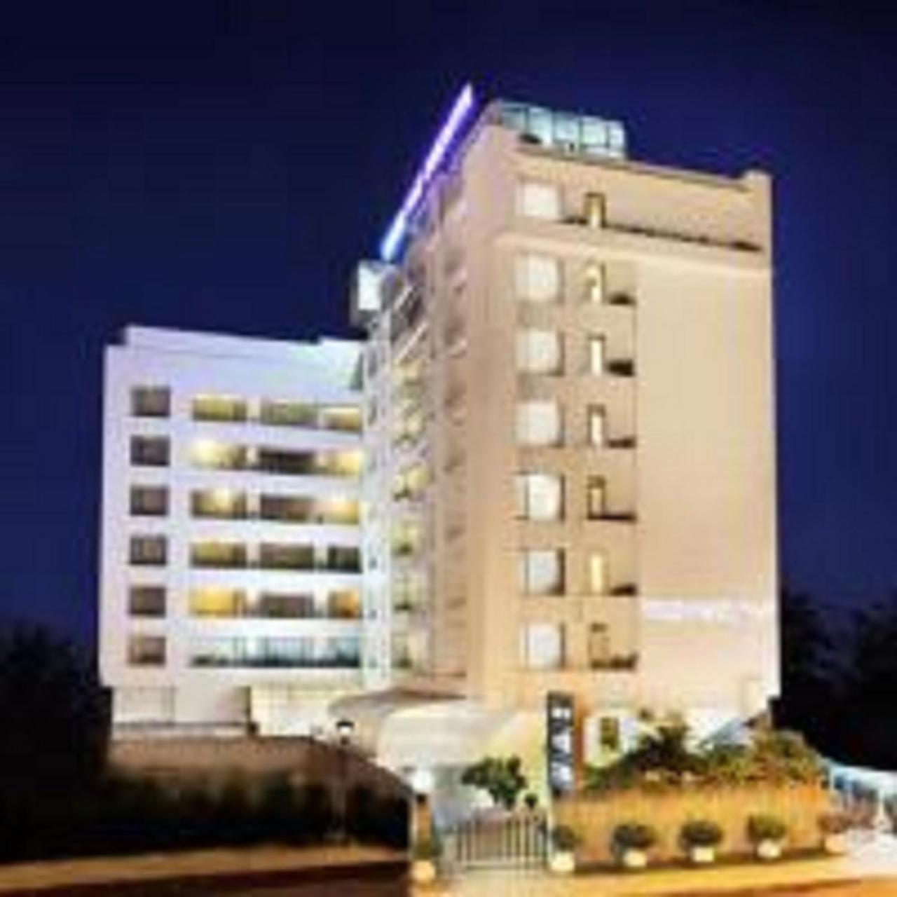Yogi Executive, Navi Mumbai Hotel Kültér fotó
