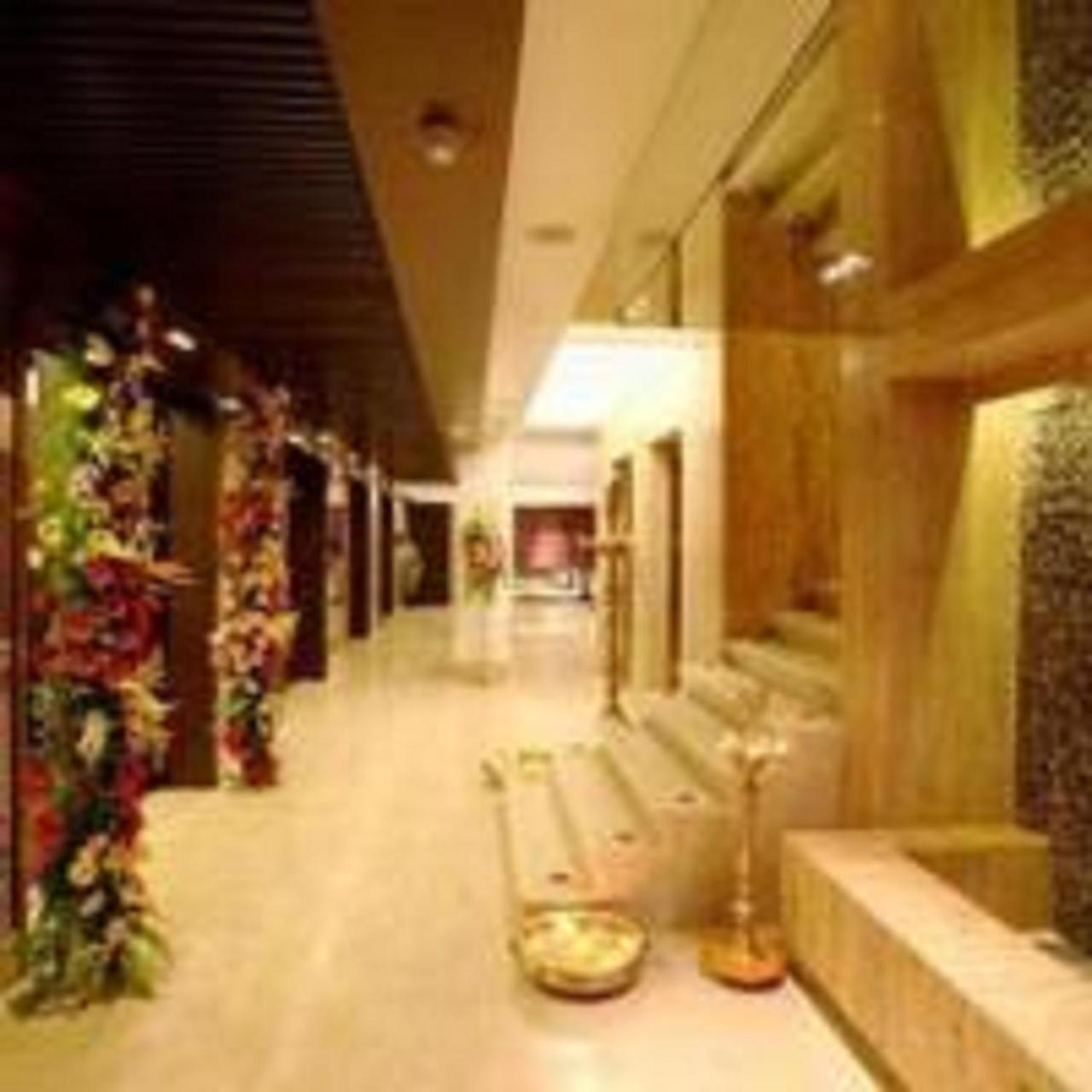 Yogi Executive, Navi Mumbai Hotel Kültér fotó