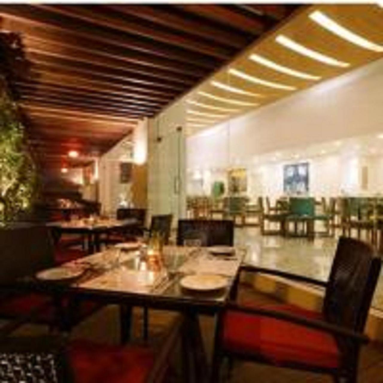 Yogi Executive, Navi Mumbai Hotel Kültér fotó