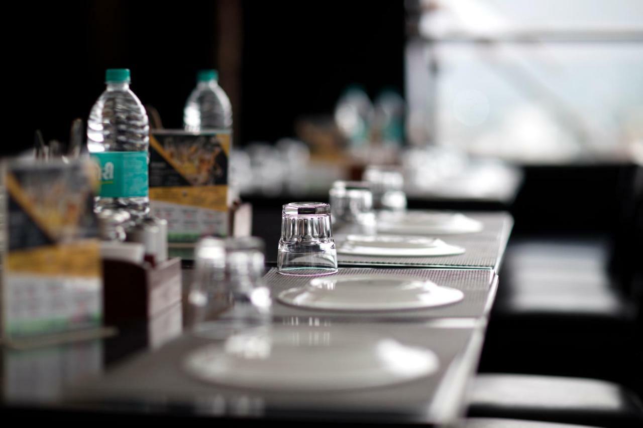 Yogi Executive, Navi Mumbai Hotel Kültér fotó